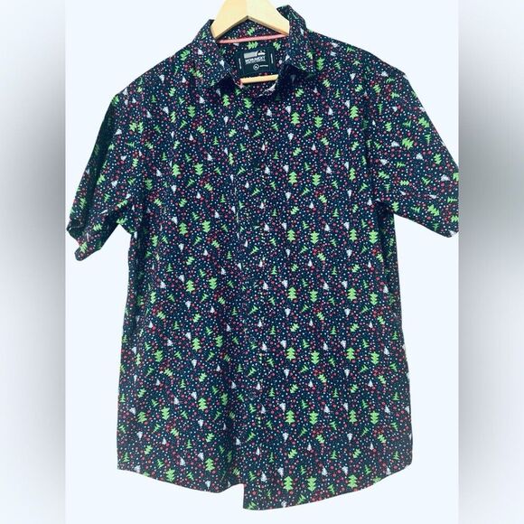 Men’s Monument Blue Green Christmas Trees Holiday Short Sleeve Button Shirt XL - Picture 1 of 4